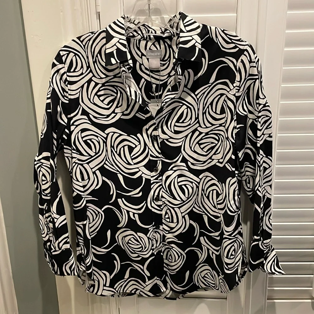 Chico’s top NWT - Picture 1 of 5